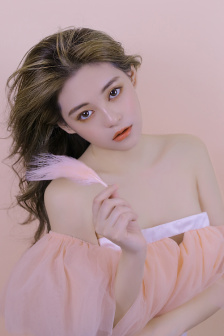 双乳被一左一右吃着的